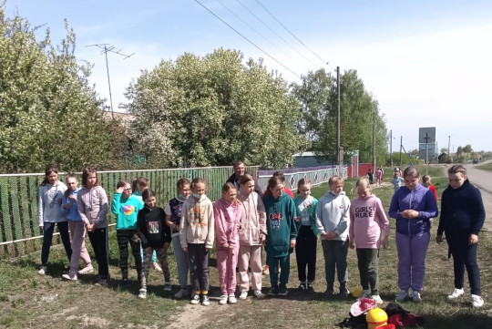 Весенний кросс Весенний кросс.