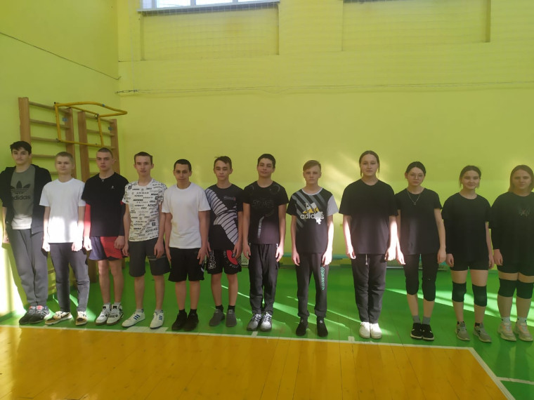 Соревнования по волейболу.